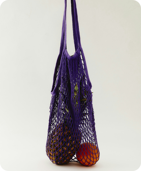 Mesh bag with fruit