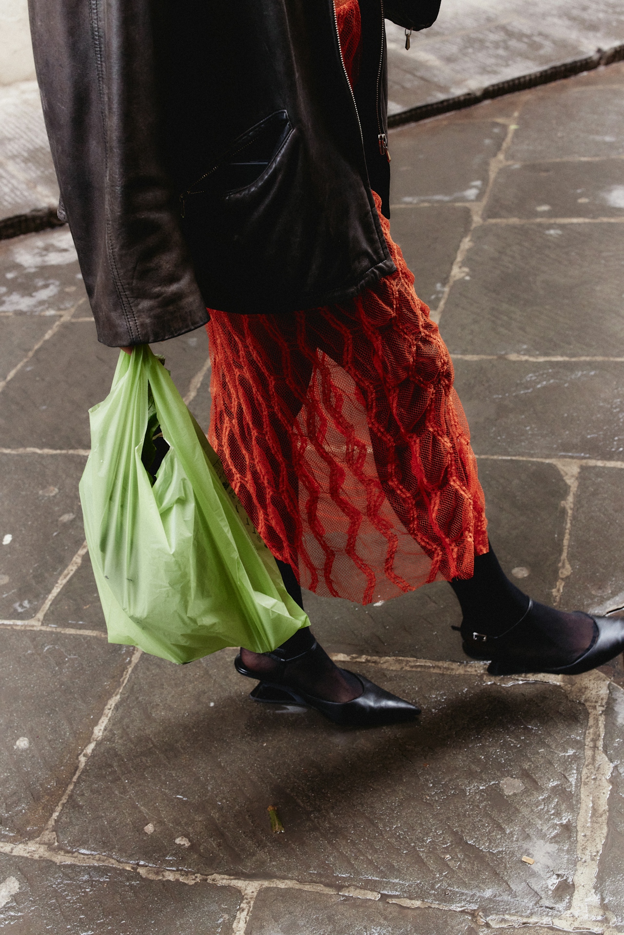 Mesh bag with fruit